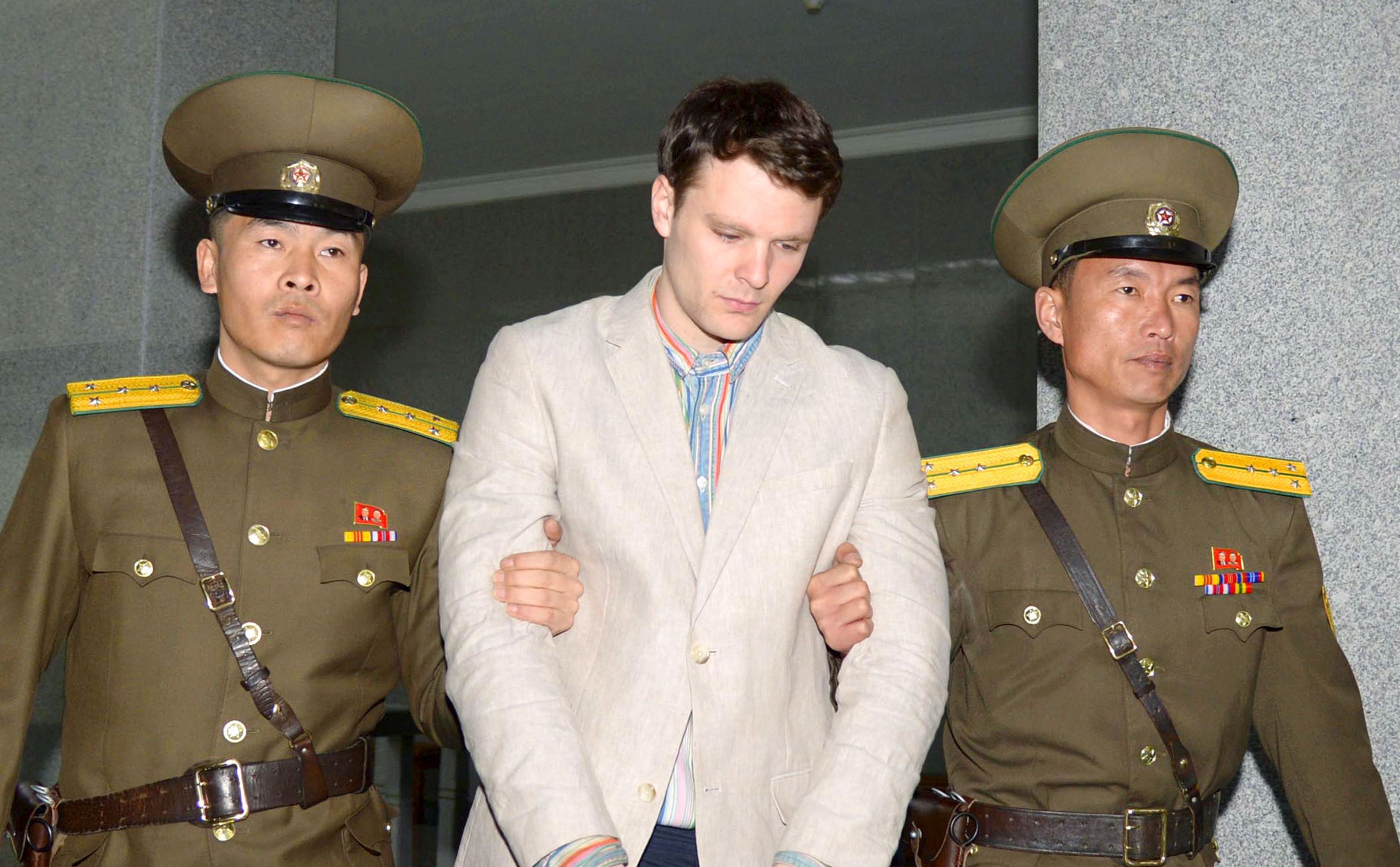 Alguém sendo preso na Coreia do Norte