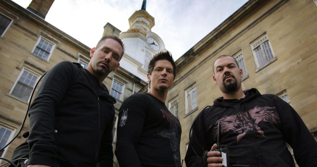 the cast of ghost hunters on location