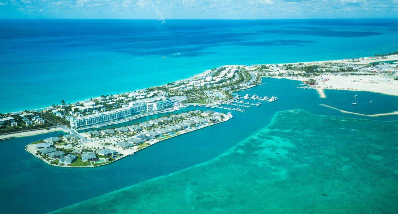 Vista aérea da ilha de Bimini, Bahamas