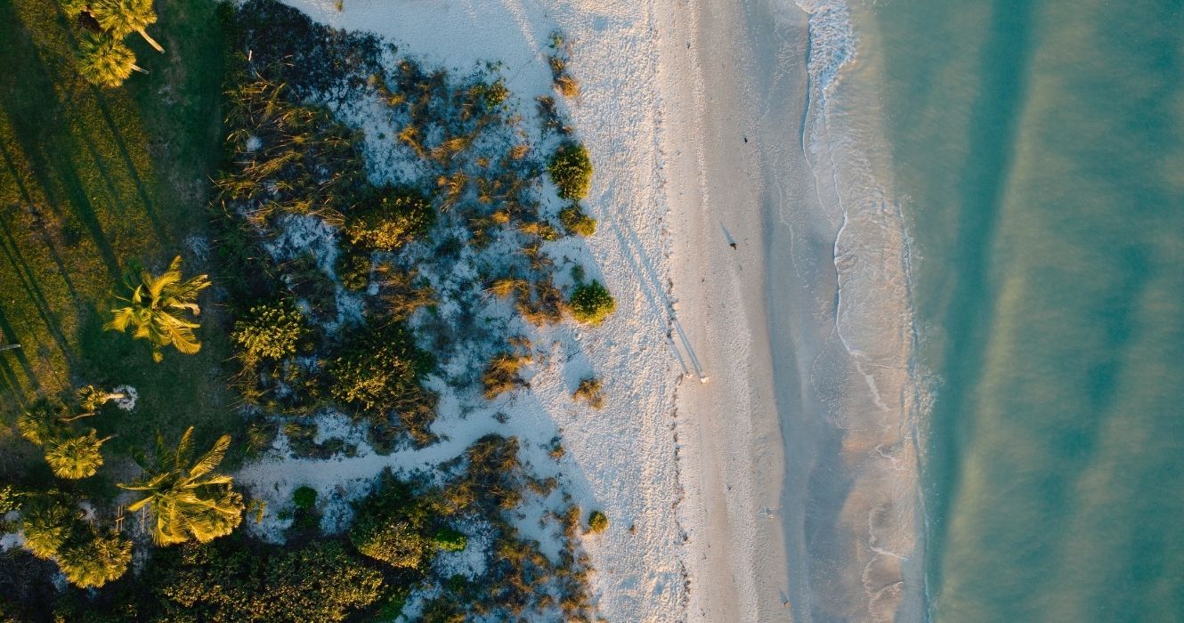 uma vista aérea da ilha de sanibel