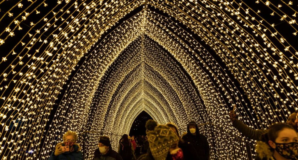 Brooklyn Botanic Garden holidays light show