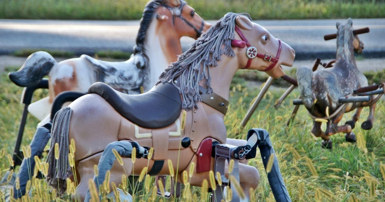 cavalos de balanço ponyhenge em lincoln, massachusetts