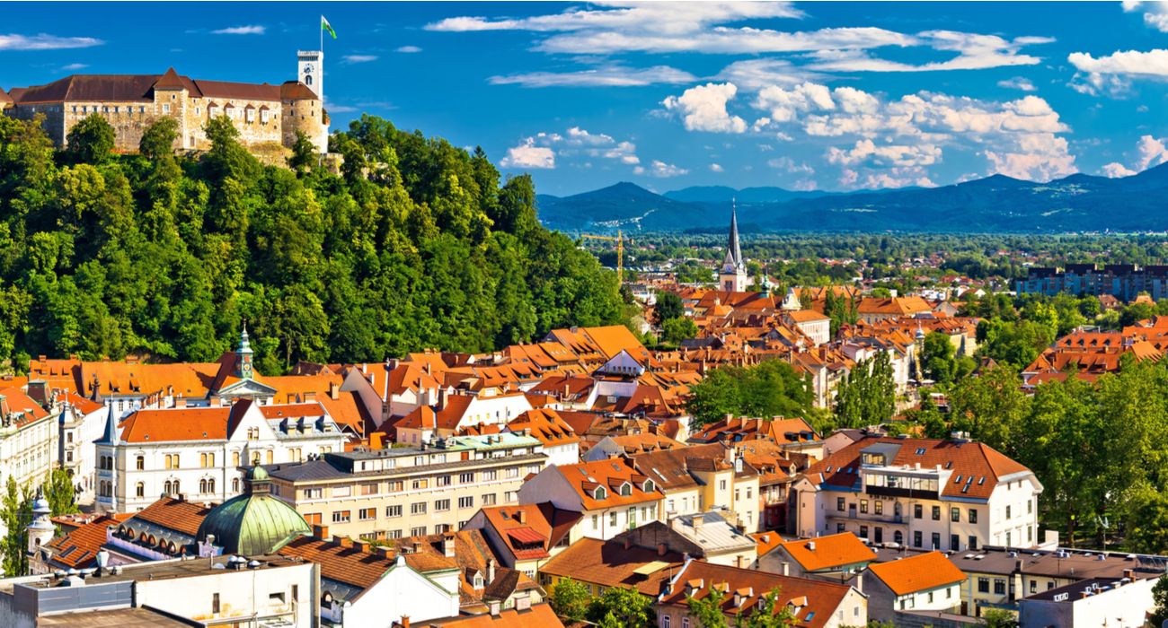 Cidade de Ljubljana e Castelo na Eslovênia