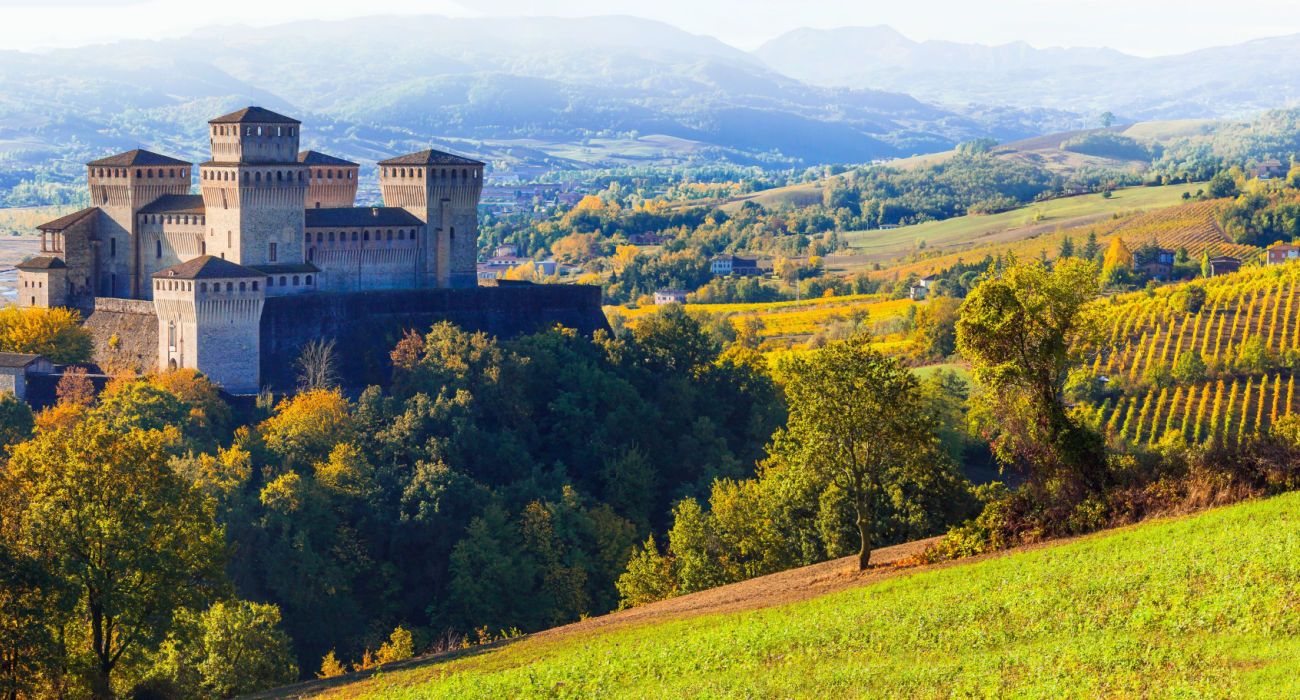 Vinhedos e belos castelos medievais da Itália - Torrechiara perto de Parma